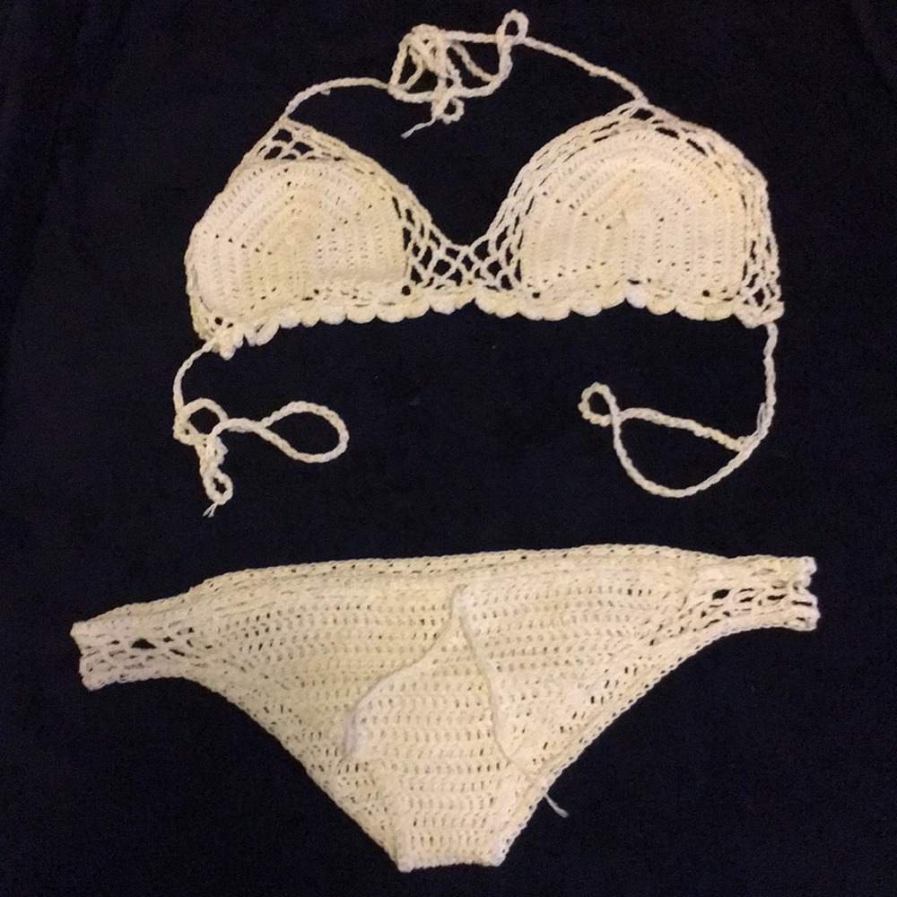 Bikini - Picture 2 of 4